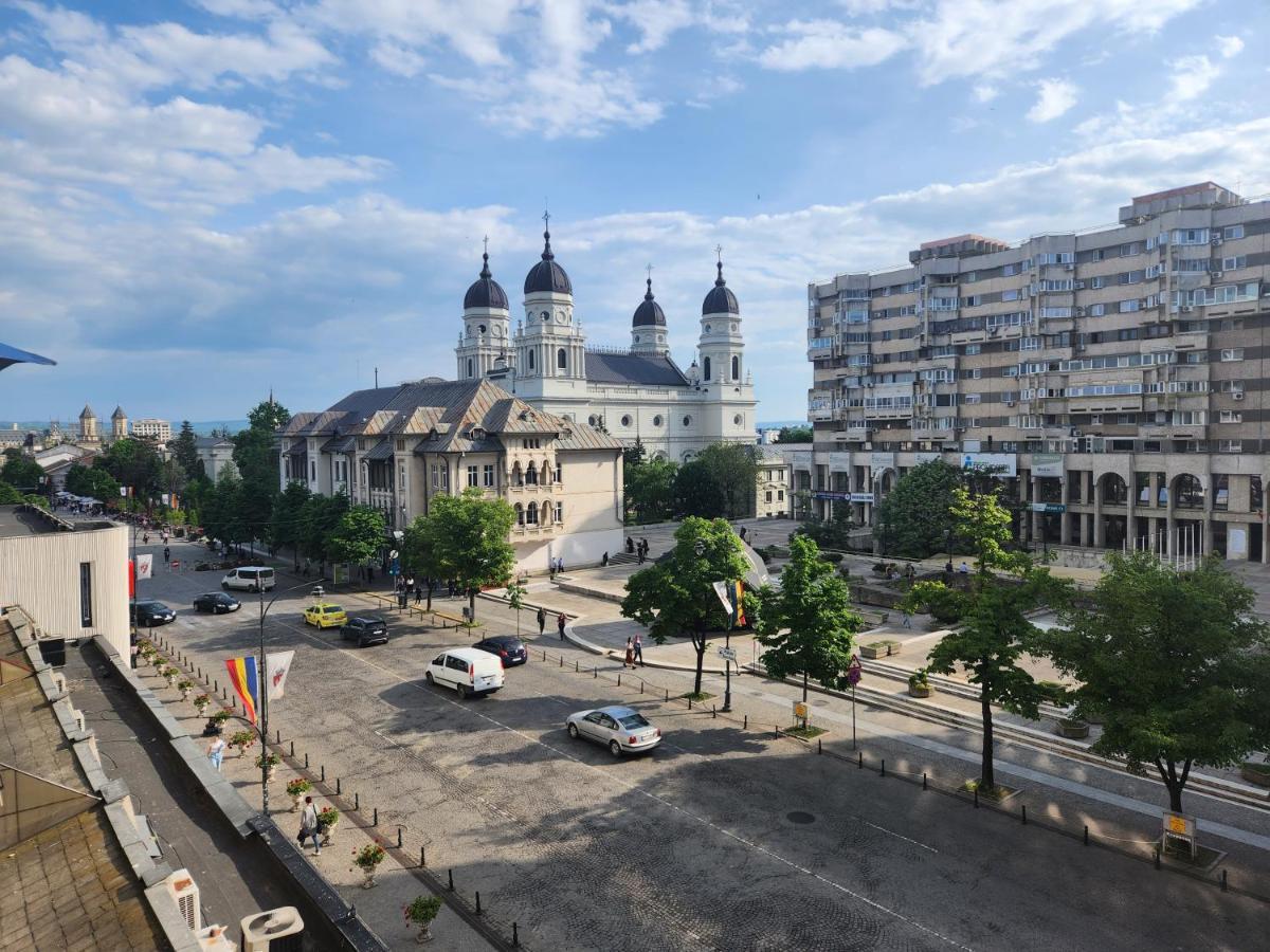 Stefan Cel Mare Boulevard Pedestrian Street Palas Iasi Exterior photo